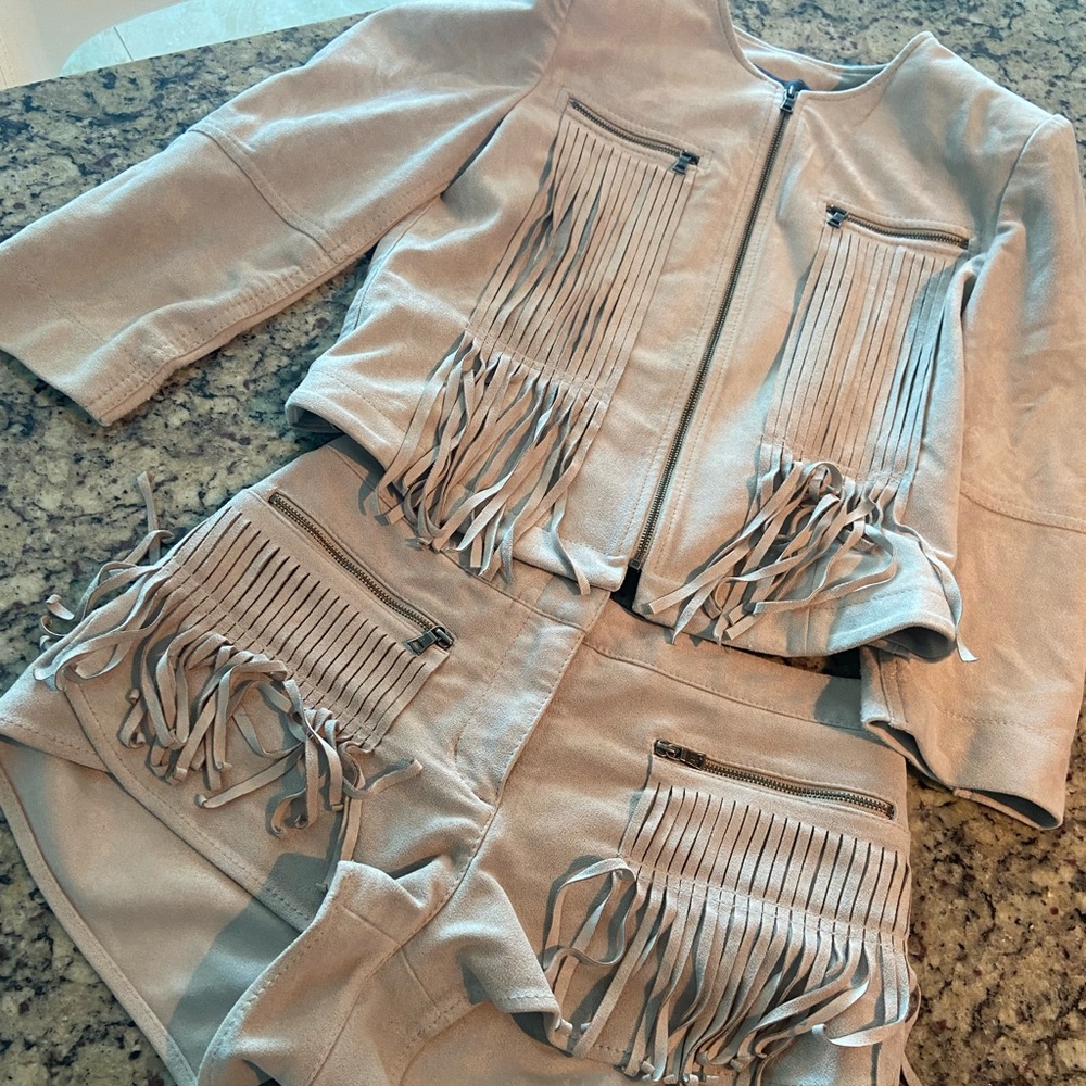 AMAZING BCBG SUEDE FRINGE JACKET